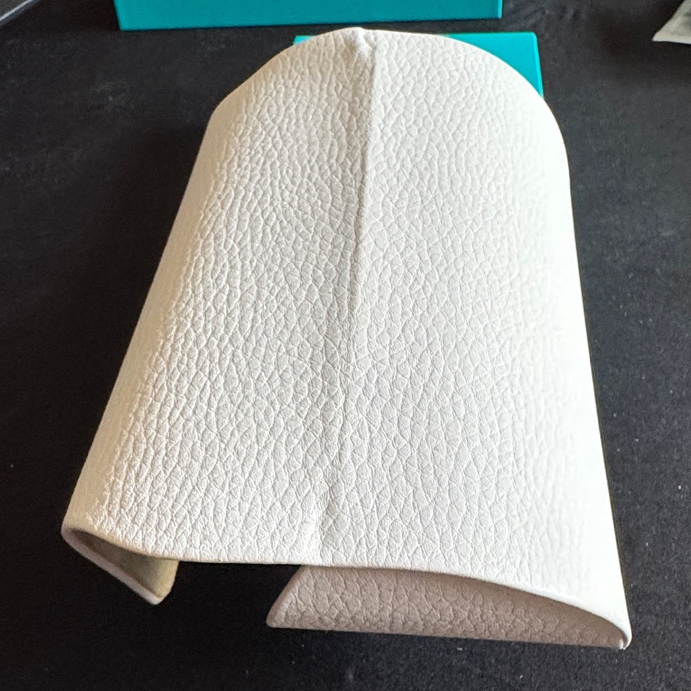 Michael Kors White Leather Eyewear Case - Picture 7 of 7